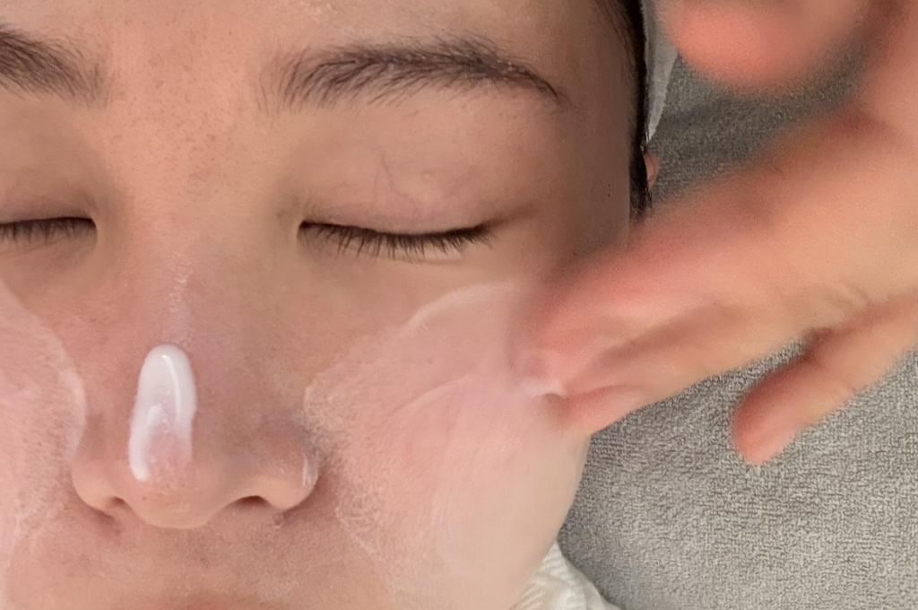 What Are the Symptoms of “Blackheads & Enlarged Pores”?